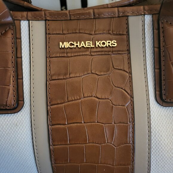 Michael Kors Greenwich Tote w/COA - Picture 4 of 12